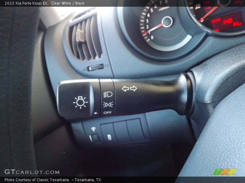 Clear White / Black 2013 Kia Forte Koup EX