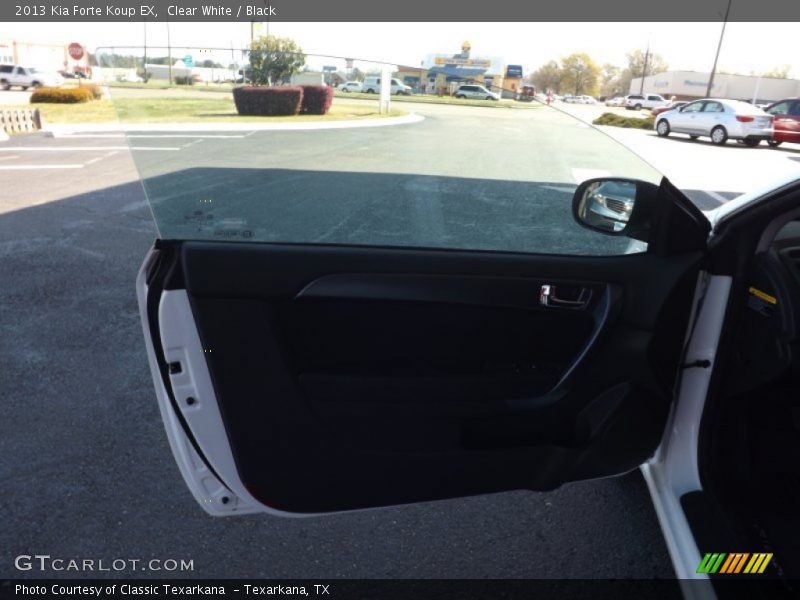 Clear White / Black 2013 Kia Forte Koup EX