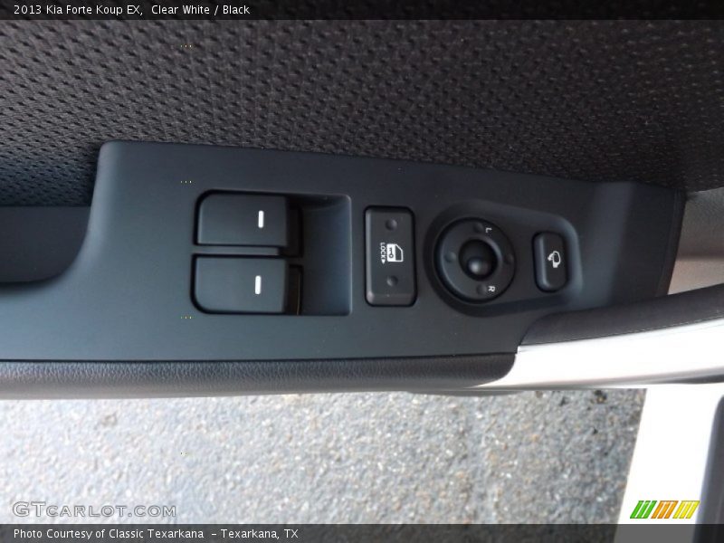 Clear White / Black 2013 Kia Forte Koup EX