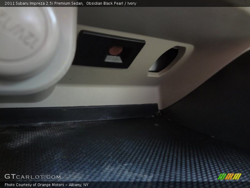 Obsidian Black Pearl / Ivory 2011 Subaru Impreza 2.5i Premium Sedan