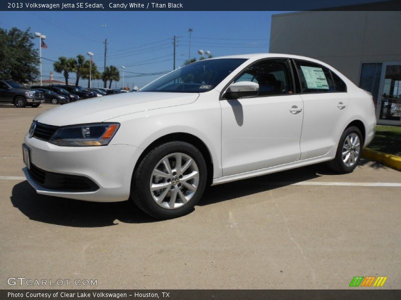 Candy White / Titan Black 2013 Volkswagen Jetta SE Sedan