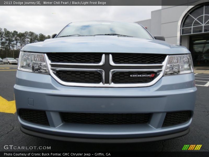 Winter Chill Pearl / Black/Light Frost Beige 2013 Dodge Journey SE