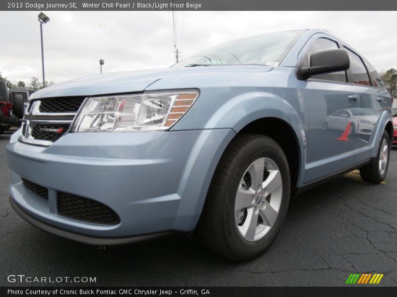 Front 3/4 View of 2013 Journey SE