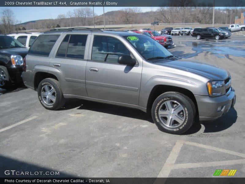 Front 3/4 View of 2009 TrailBlazer LT 4x4