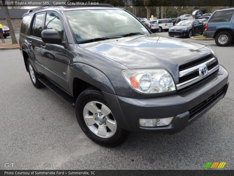 Front 3/4 View of 2005 4Runner SR5