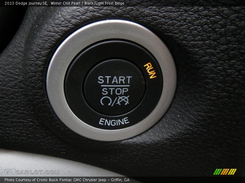 Winter Chill Pearl / Black/Light Frost Beige 2013 Dodge Journey SE