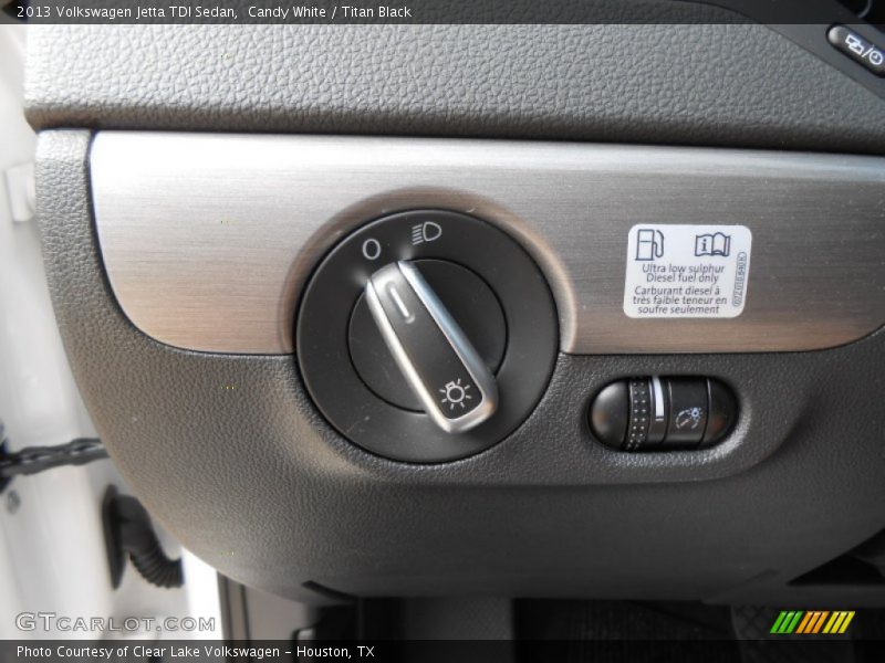 Candy White / Titan Black 2013 Volkswagen Jetta TDI Sedan