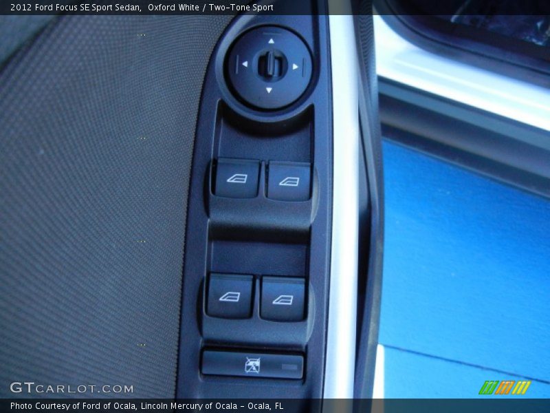 Oxford White / Two-Tone Sport 2012 Ford Focus SE Sport Sedan