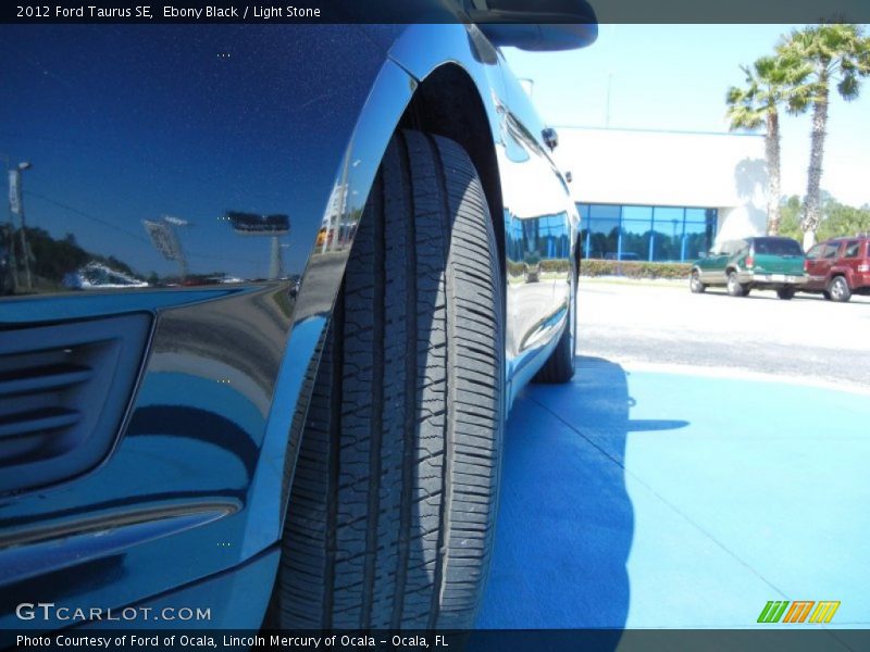 Ebony Black / Light Stone 2012 Ford Taurus SE
