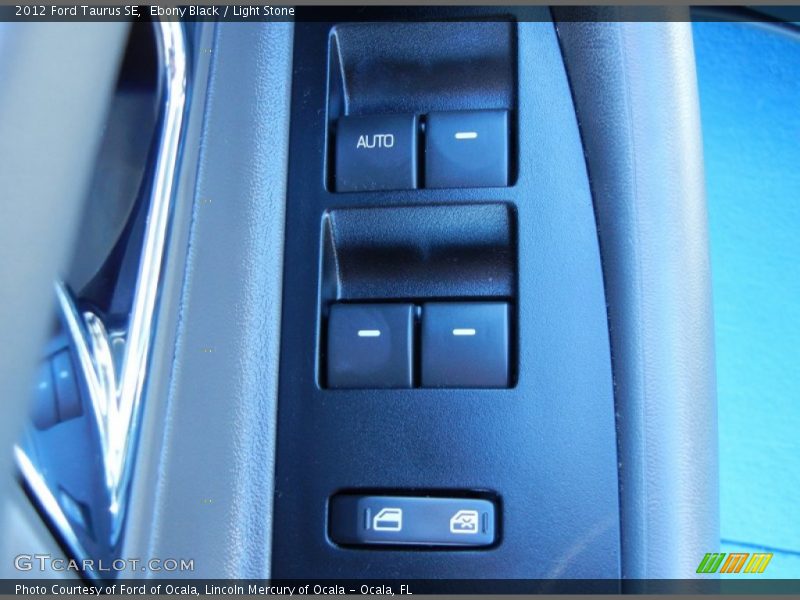 Ebony Black / Light Stone 2012 Ford Taurus SE