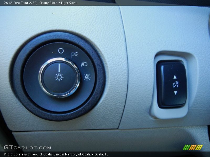 Ebony Black / Light Stone 2012 Ford Taurus SE