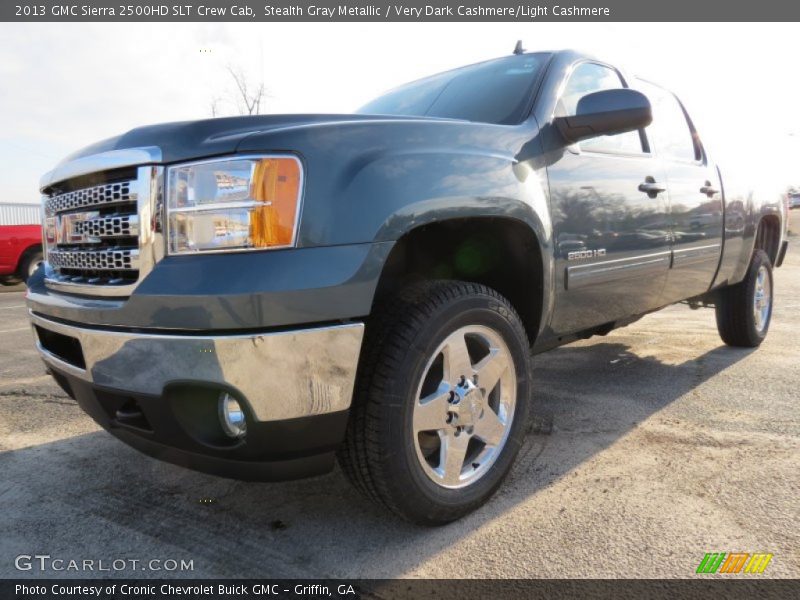 Front 3/4 View of 2013 Sierra 2500HD SLT Crew Cab