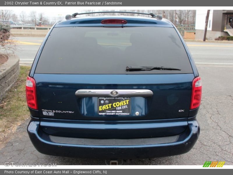 Patriot Blue Pearlcoat / Sandstone 2002 Chrysler Town & Country EX