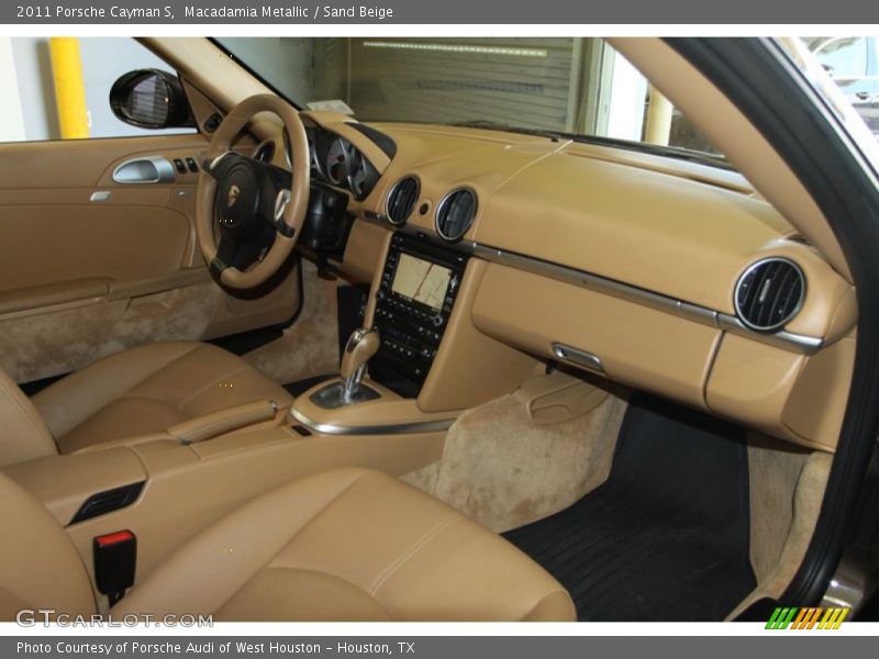 Dashboard of 2011 Cayman S