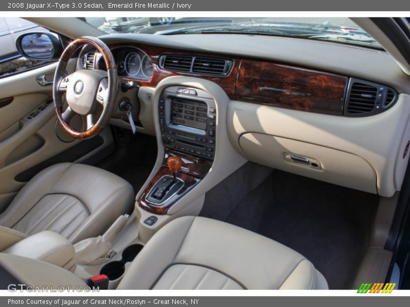 Dashboard of 2008 X-Type 3.0 Sedan