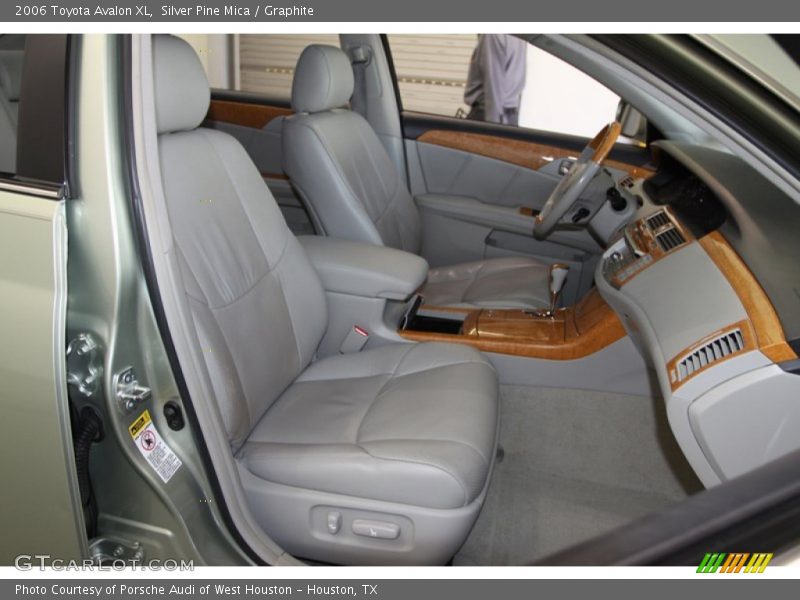  2006 Avalon XL Graphite Interior