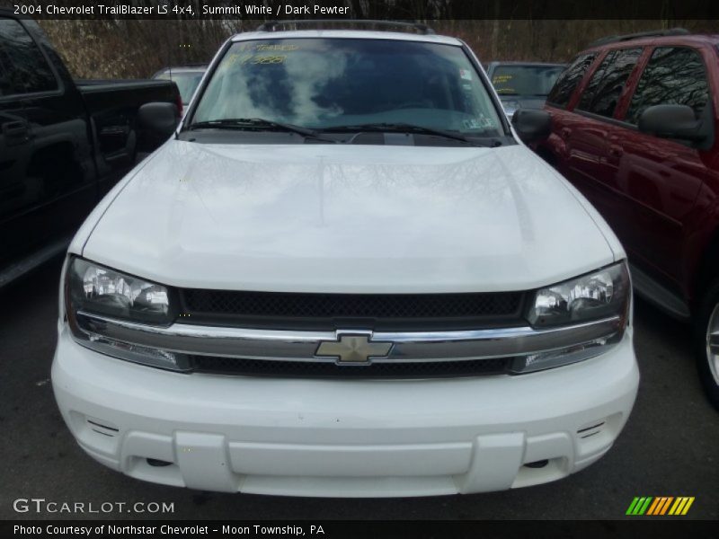 Summit White / Dark Pewter 2004 Chevrolet TrailBlazer LS 4x4