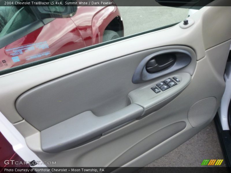 Summit White / Dark Pewter 2004 Chevrolet TrailBlazer LS 4x4