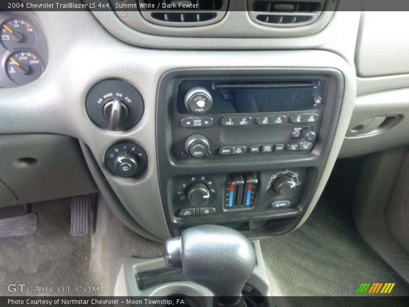 Summit White / Dark Pewter 2004 Chevrolet TrailBlazer LS 4x4