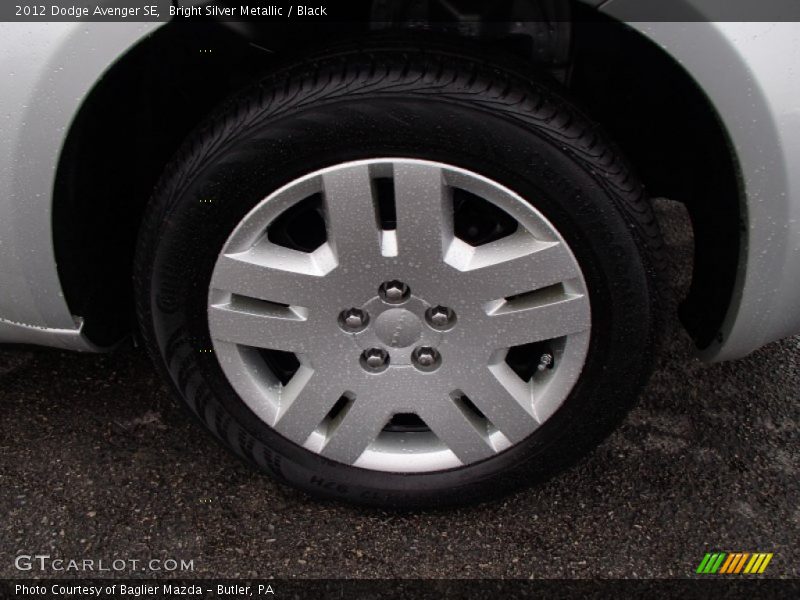 Bright Silver Metallic / Black 2012 Dodge Avenger SE
