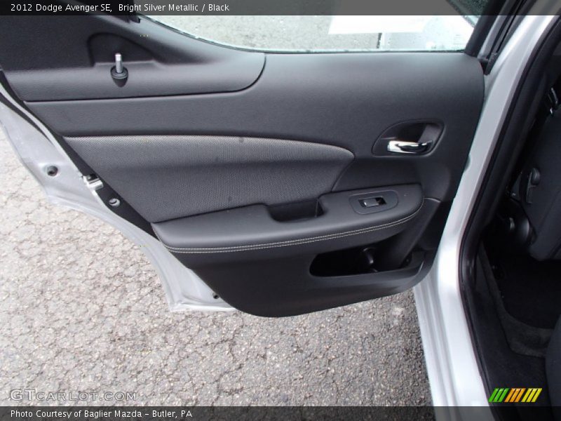 Bright Silver Metallic / Black 2012 Dodge Avenger SE