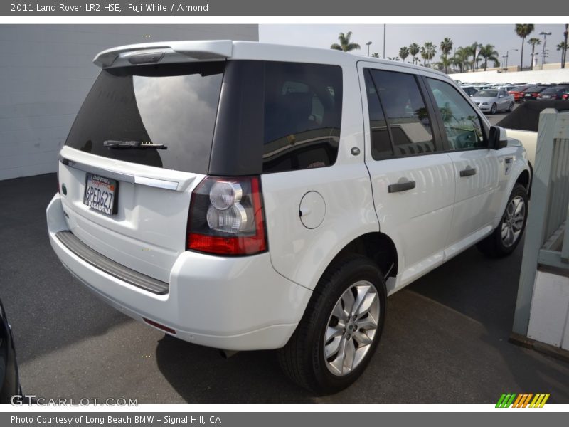 Fuji White / Almond 2011 Land Rover LR2 HSE