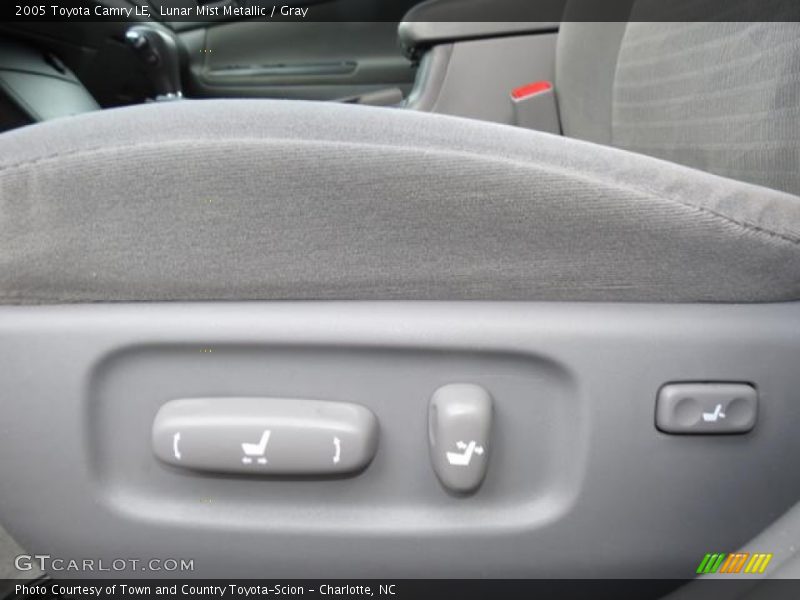 Lunar Mist Metallic / Gray 2005 Toyota Camry LE