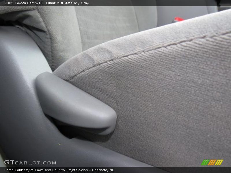 Lunar Mist Metallic / Gray 2005 Toyota Camry LE