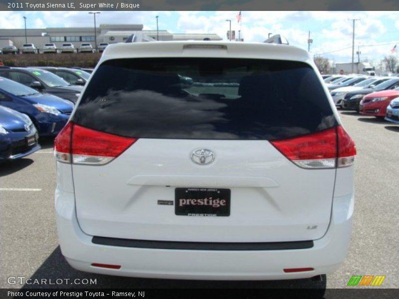 Super White / Bisque 2011 Toyota Sienna LE