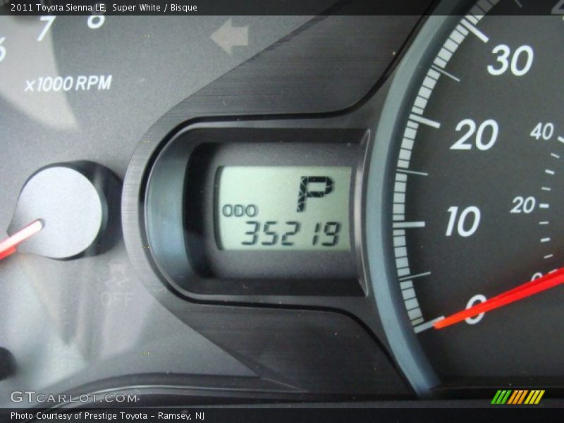 Super White / Bisque 2011 Toyota Sienna LE