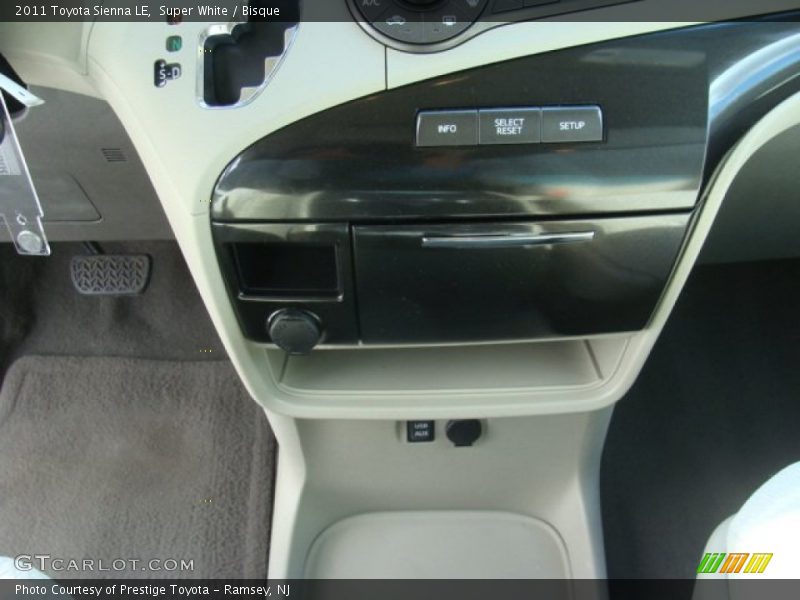 Super White / Bisque 2011 Toyota Sienna LE
