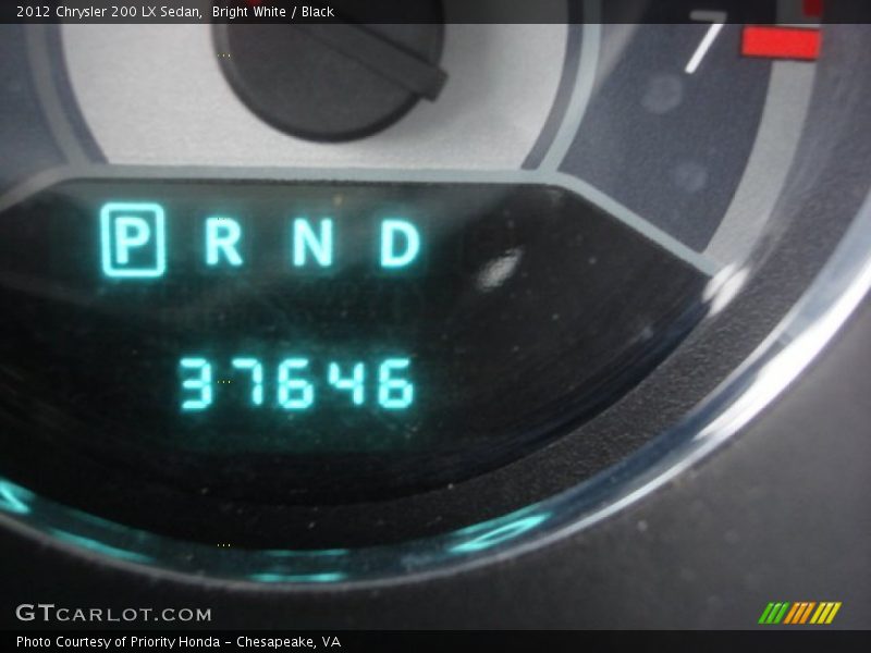 Bright White / Black 2012 Chrysler 200 LX Sedan
