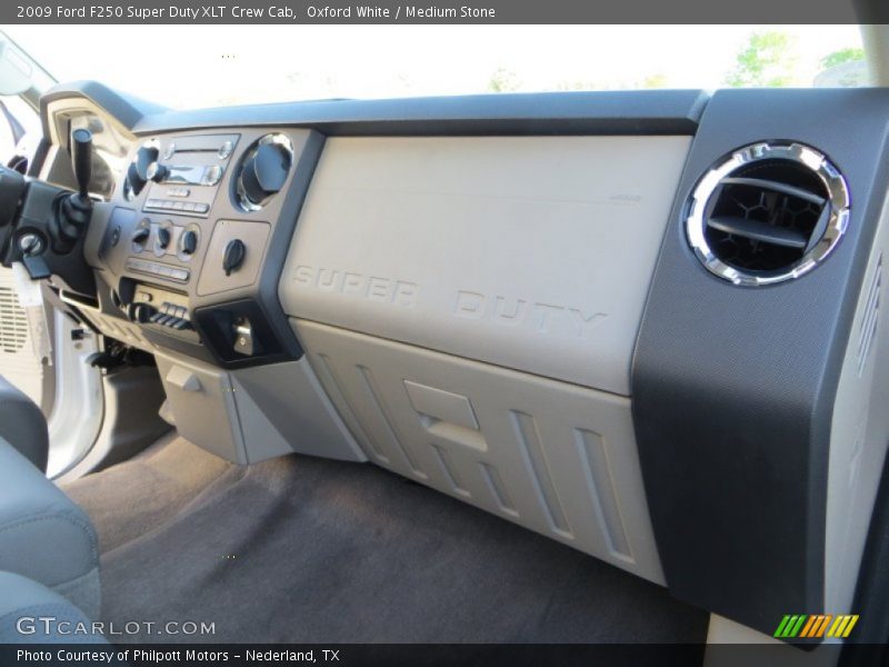 Oxford White / Medium Stone 2009 Ford F250 Super Duty XLT Crew Cab
