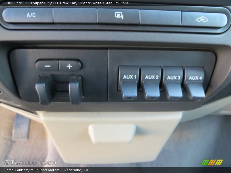 Controls of 2009 F250 Super Duty XLT Crew Cab