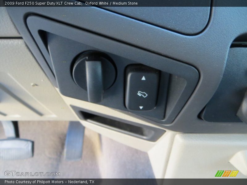 Oxford White / Medium Stone 2009 Ford F250 Super Duty XLT Crew Cab