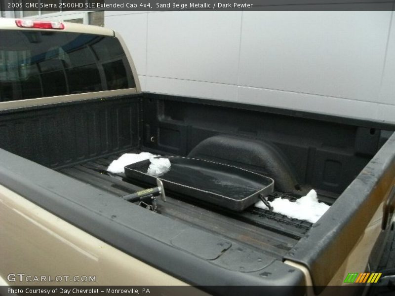 Sand Beige Metallic / Dark Pewter 2005 GMC Sierra 2500HD SLE Extended Cab 4x4