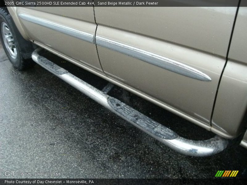 Sand Beige Metallic / Dark Pewter 2005 GMC Sierra 2500HD SLE Extended Cab 4x4