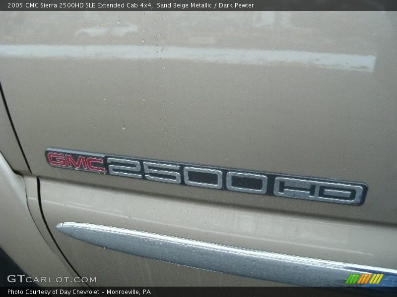 Sand Beige Metallic / Dark Pewter 2005 GMC Sierra 2500HD SLE Extended Cab 4x4
