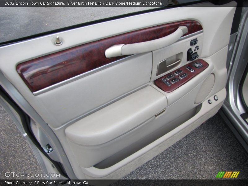 Door Panel of 2003 Town Car Signature