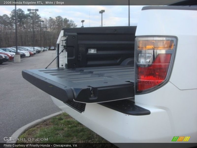White / Beige 2006 Honda Ridgeline RTL