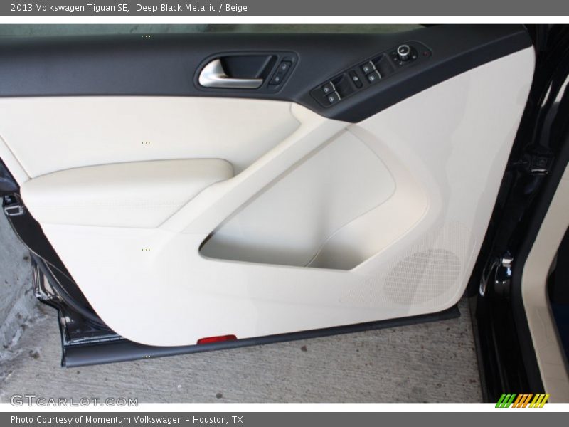 Deep Black Metallic / Beige 2013 Volkswagen Tiguan SE