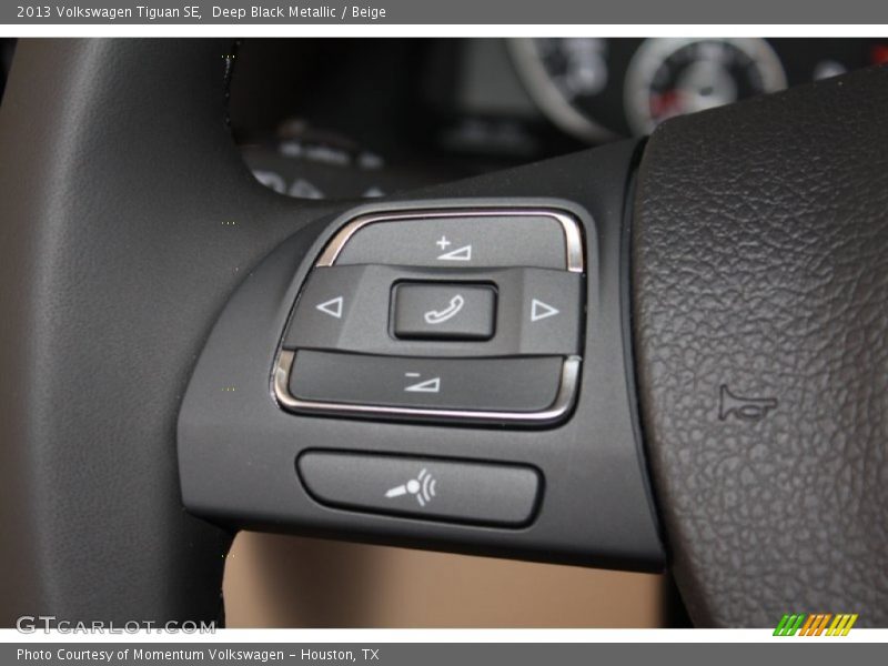 Deep Black Metallic / Beige 2013 Volkswagen Tiguan SE