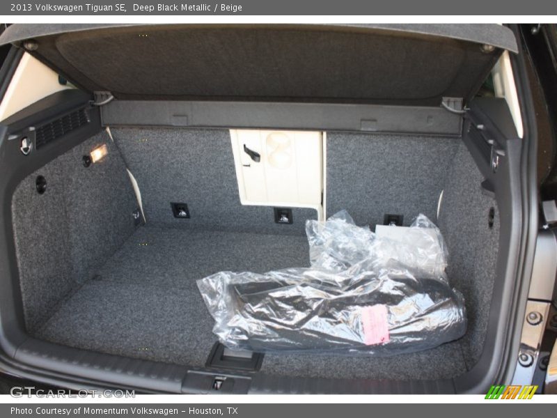 Deep Black Metallic / Beige 2013 Volkswagen Tiguan SE
