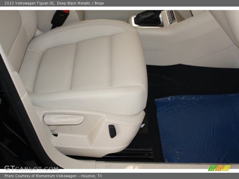 Deep Black Metallic / Beige 2013 Volkswagen Tiguan SE