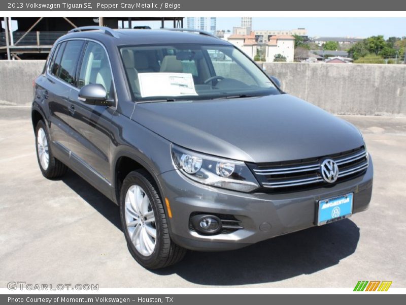 Pepper Gray Metallic / Beige 2013 Volkswagen Tiguan SE