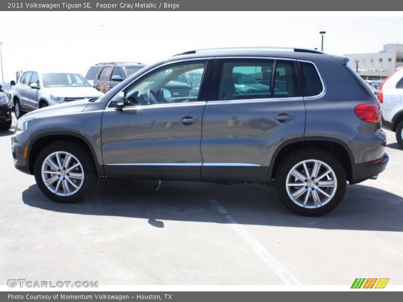 Pepper Gray Metallic / Beige 2013 Volkswagen Tiguan SE