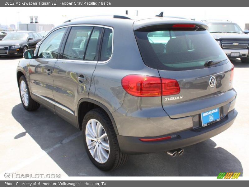 Pepper Gray Metallic / Beige 2013 Volkswagen Tiguan SE