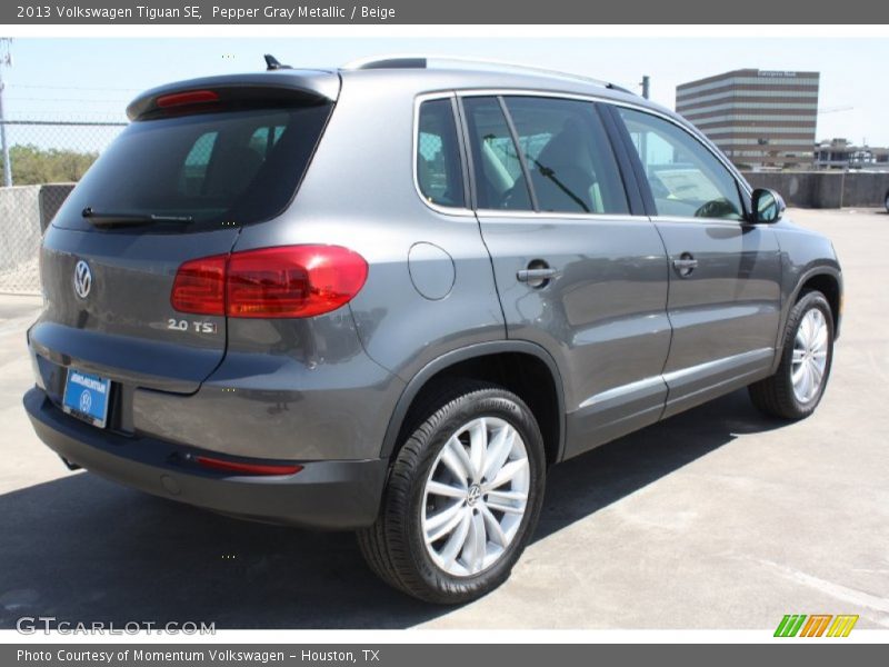 Pepper Gray Metallic / Beige 2013 Volkswagen Tiguan SE