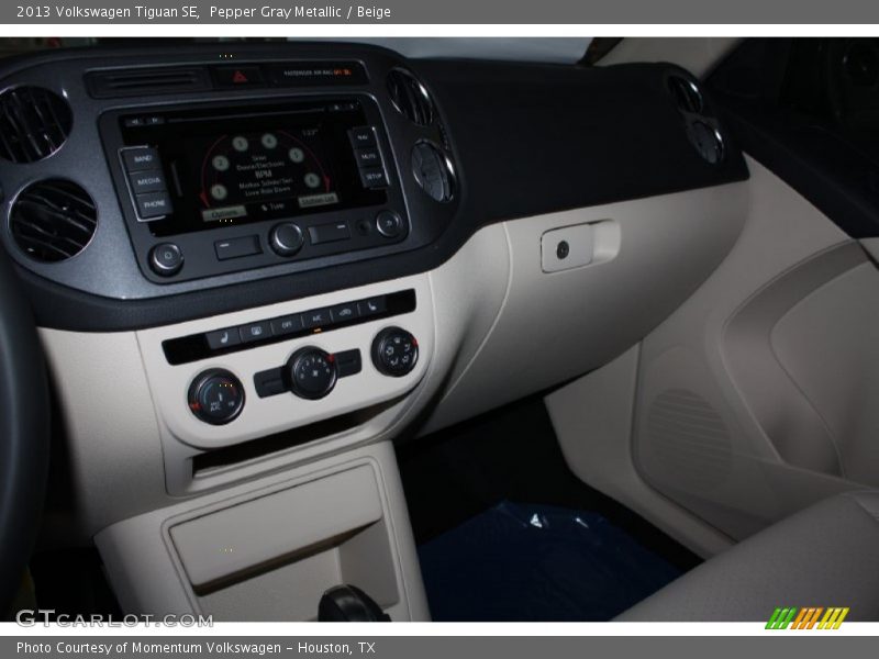 Pepper Gray Metallic / Beige 2013 Volkswagen Tiguan SE