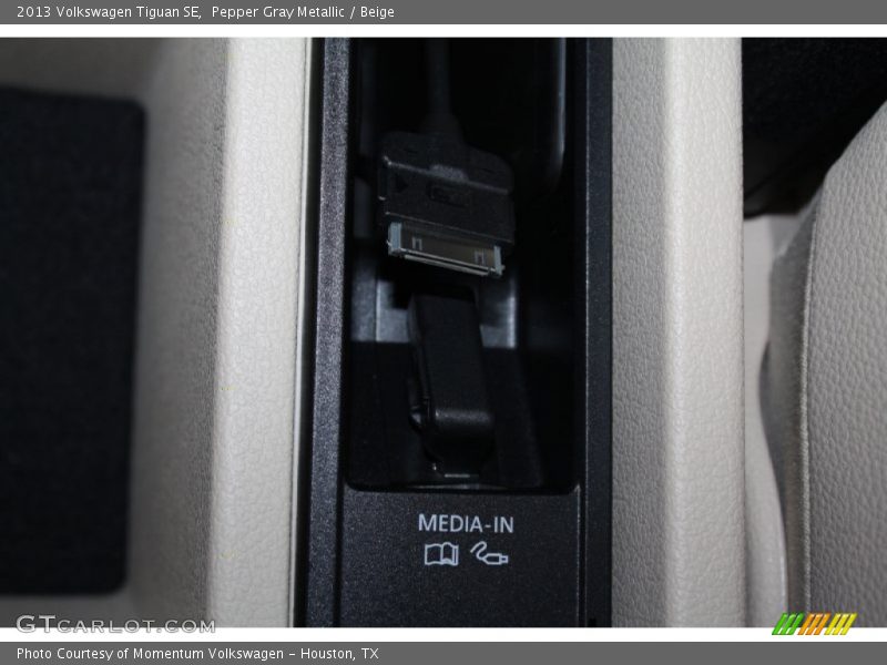 Pepper Gray Metallic / Beige 2013 Volkswagen Tiguan SE